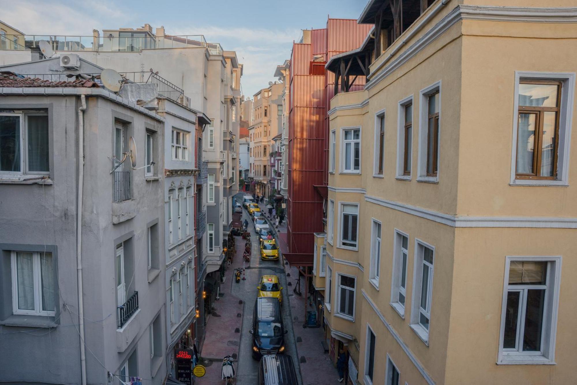 November Hotel Istanbul Exterior photo