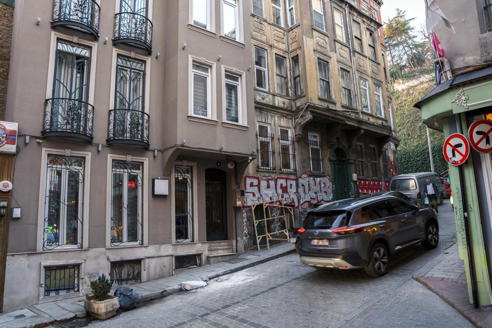 November Hotel Istanbul Exterior photo
