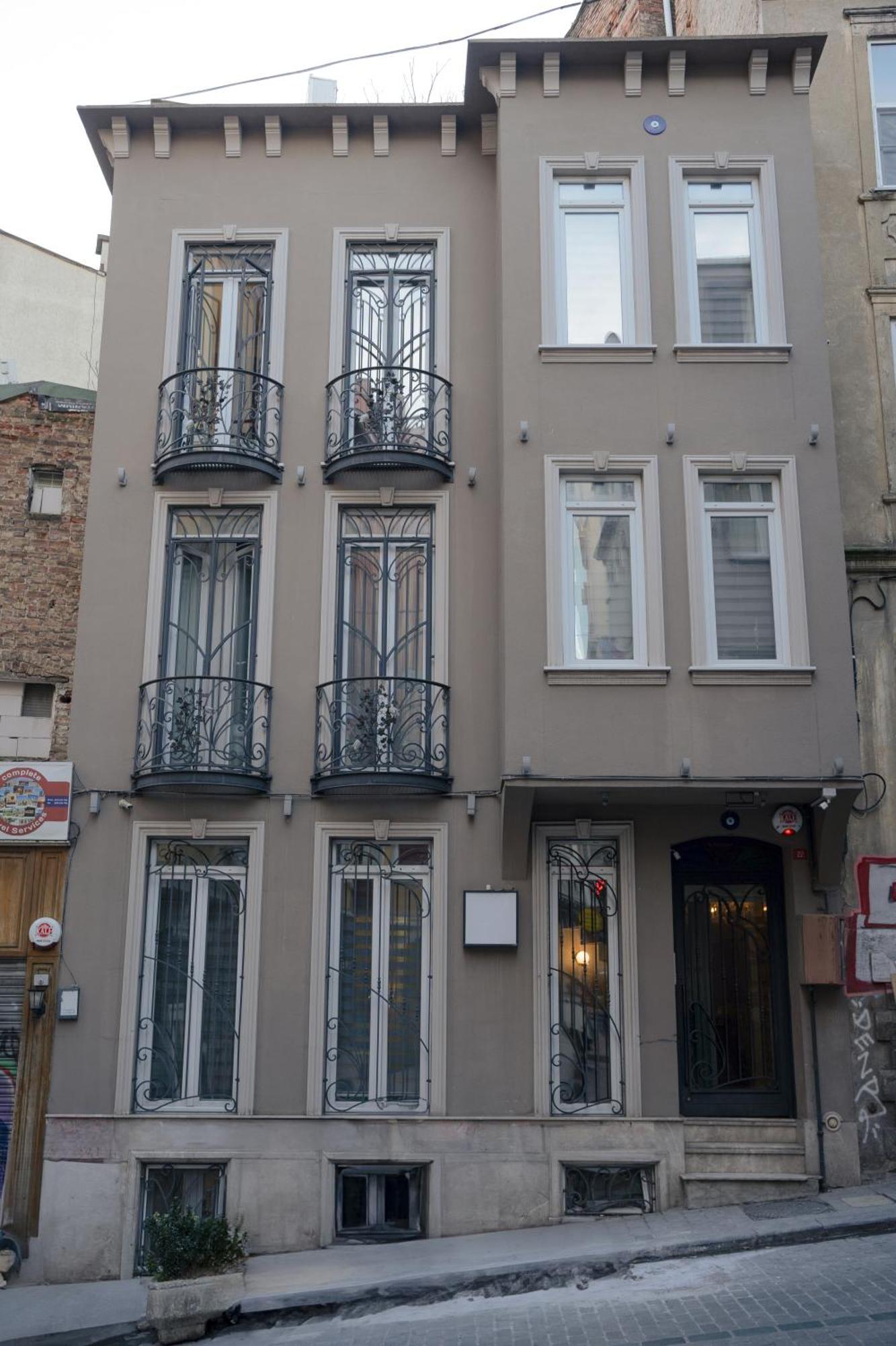 November Hotel Istanbul Exterior photo